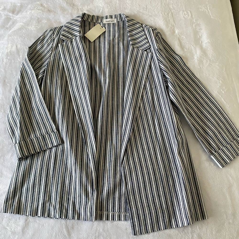 Stripped coat!🤍💙